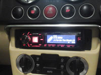 Фотография установки магнитолы Alpine CDE-178BT в Audi TT MK1